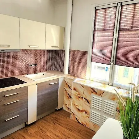 - Charming 2 In A Quiet Area Nice