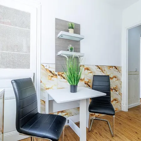 - Charming 2 In A Quiet Area Nice