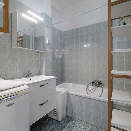 - Charming 2 In A Quiet Area *